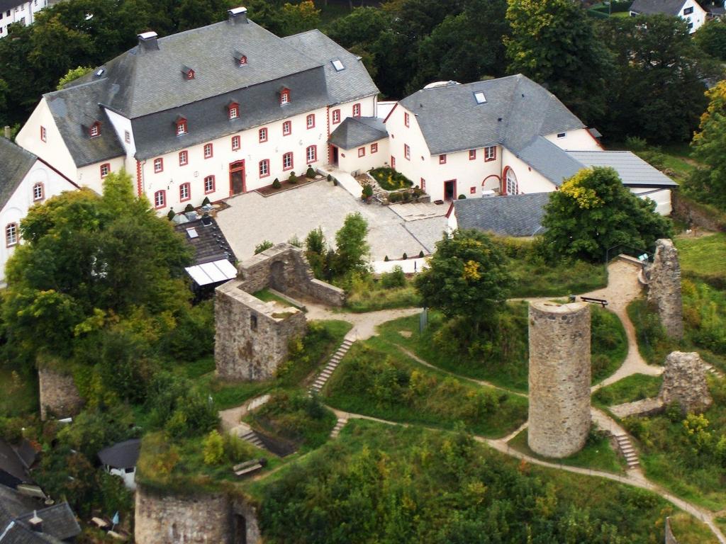 Burghaus Kronenburg #1